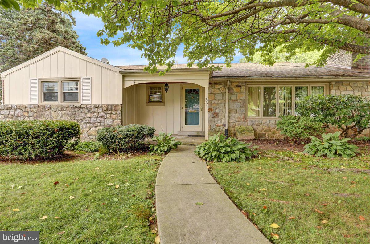 33 Kings Boulevard Reading, PA 19607 - Photo 2 of 37