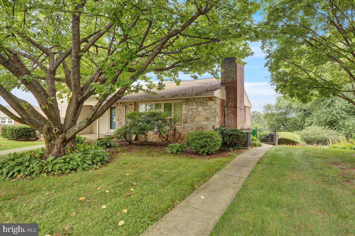 33 Kings Boulevard Reading, PA 19607 - Photo 3 of 37
