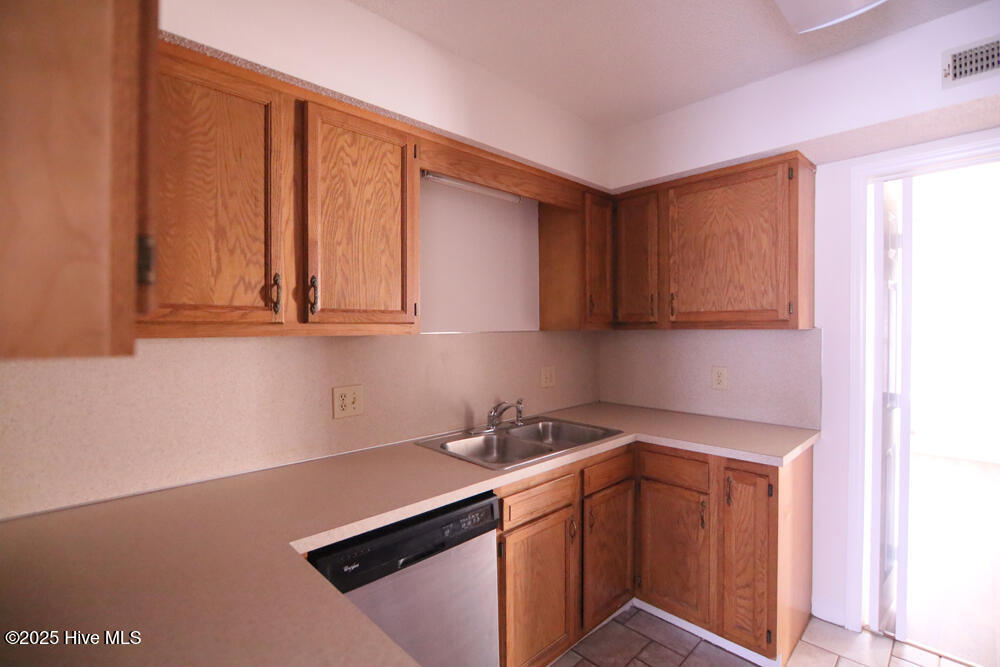 2007 Quail Ridge Road, Unit M Greenville, NC 27858 - Photo 10 of 21