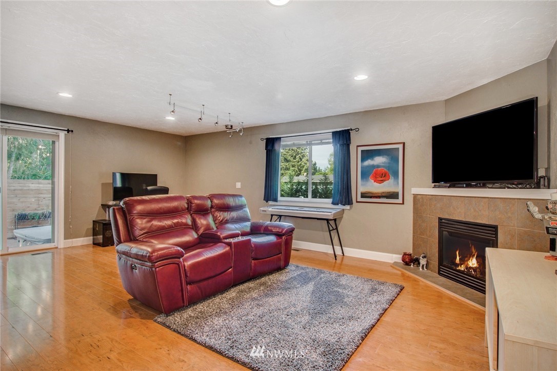 15113 Southeast 141st Place Renton, WA 98059 - Photo 11 of 25 Gallery Image 11