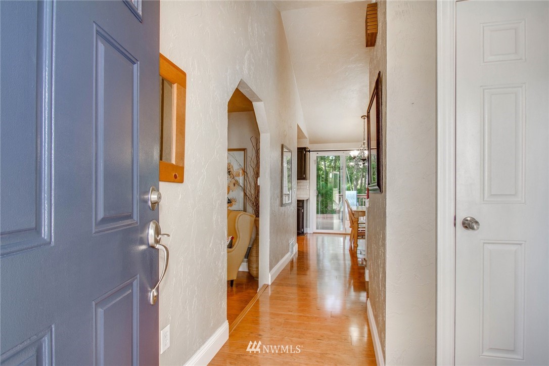 15113 Southeast 141st Place Renton, WA 98059 - Photo 3 of 25 Gallery Image 3
