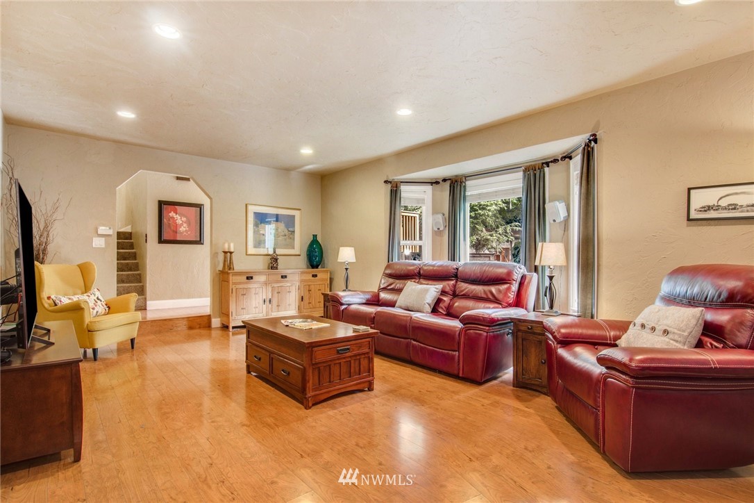 15113 Southeast 141st Place Renton, WA 98059 - Photo 5 of 25 Gallery Image 5