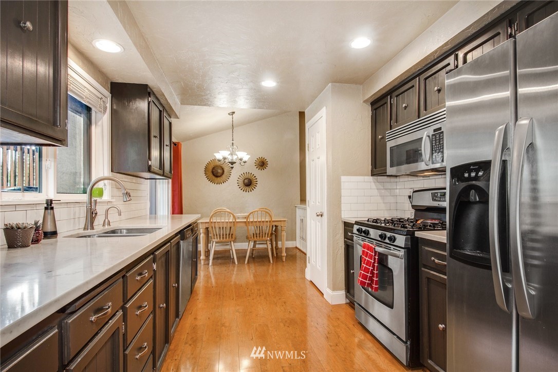 15113 Southeast 141st Place Renton, WA 98059 - Photo 7 of 25 Gallery Image 7