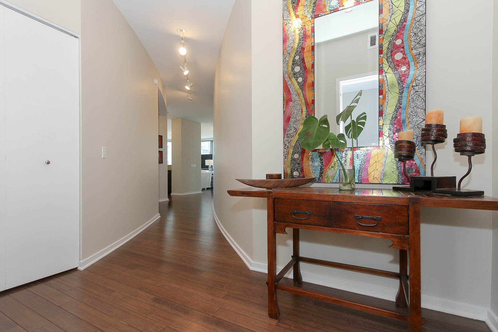 123 South Green Street, Unit 801B Chicago, IL 60607 - Photo 2 of 20 a room with a table and chairs