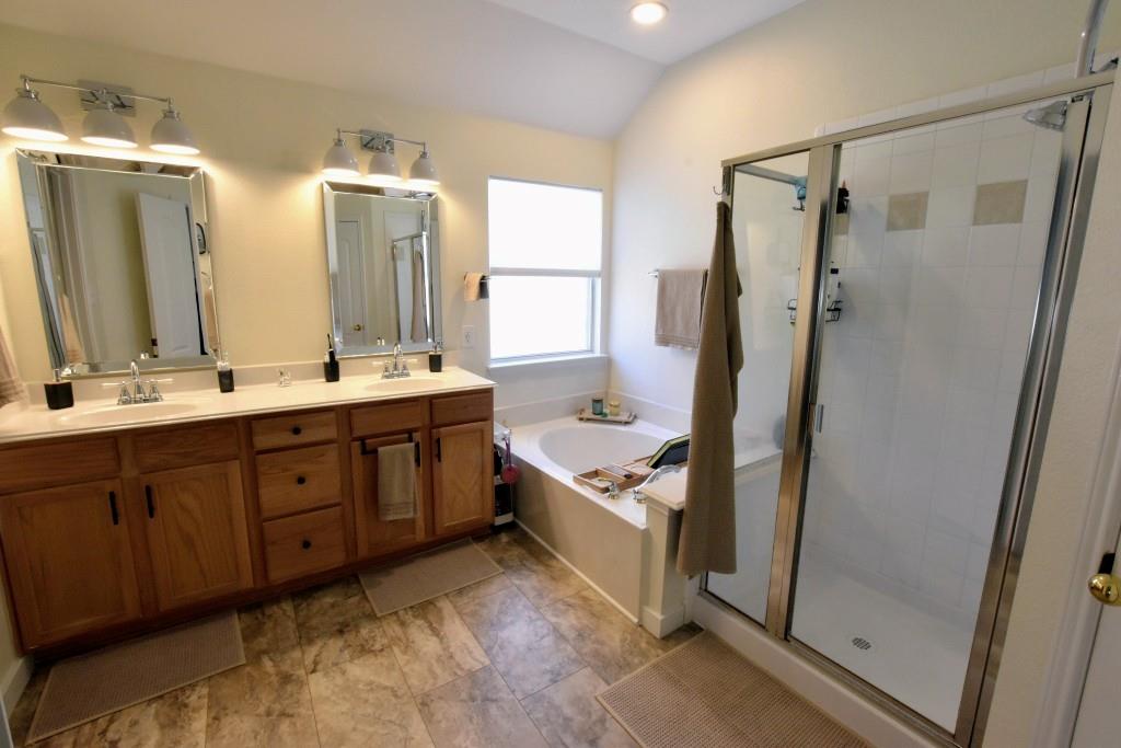 3732 Ranchman Boulevard Denton, TX 76210 - Photo 19 of 29 Master bathroom