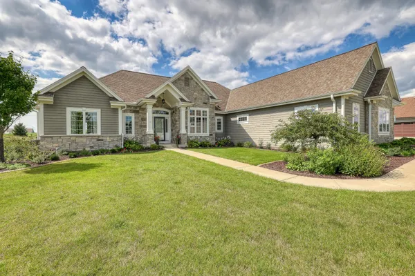 3127 Monona Court, Summit, WI 53066