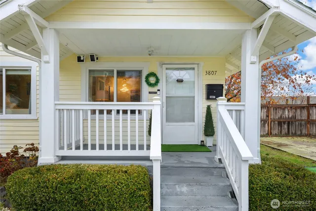 a view of a house with a small yard