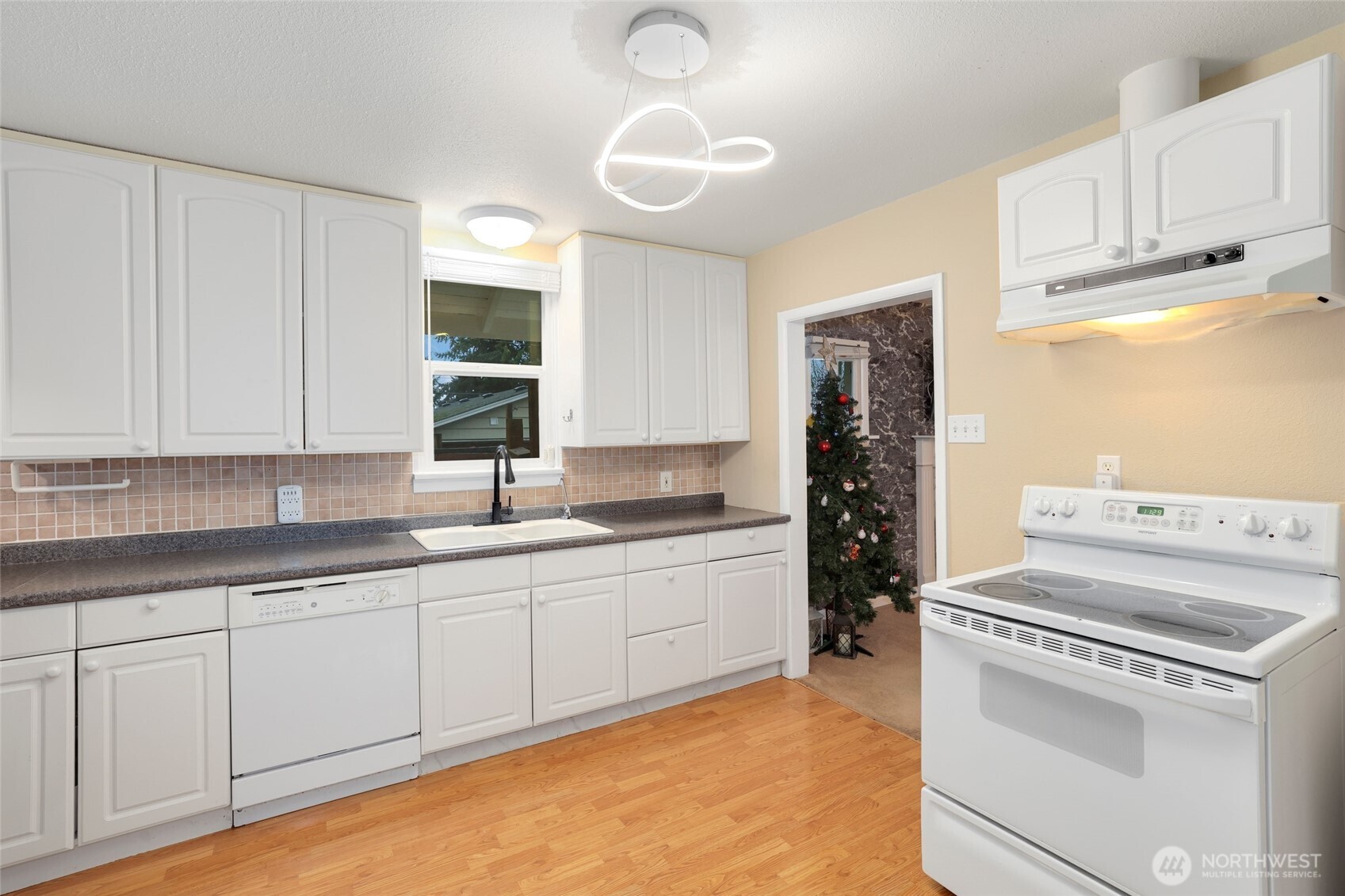 3807 South 34th Street Tacoma, WA 98409 - Photo 8 of 32