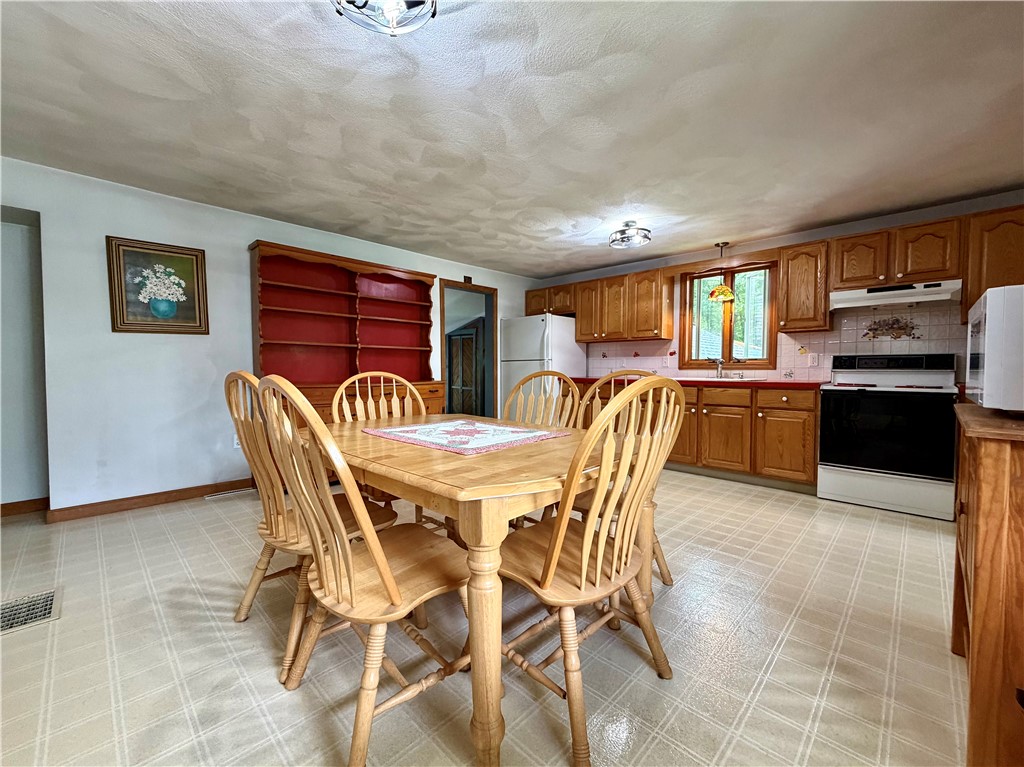 328 Rhodes Avenue Woonsocket, RI 02895 - Photo 7 of 29