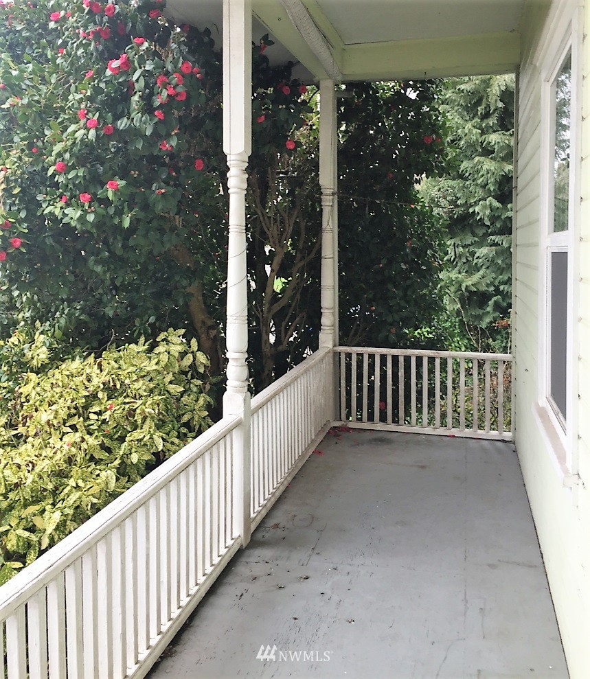 712 Southwest 3rd Place Renton, WA 98057 - Photo 3 of 11