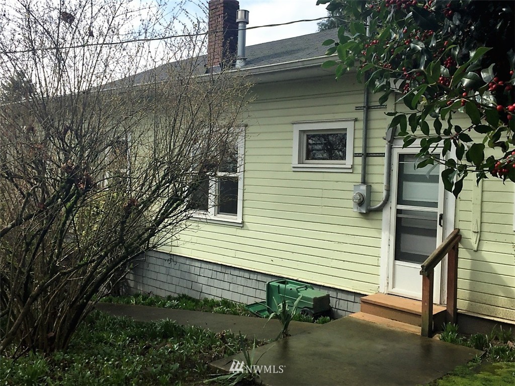 712 Southwest 3rd Place Renton, WA 98057 - Photo 4 of 11