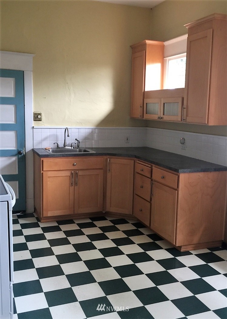 712 Southwest 3rd Place Renton, WA 98057 - Photo 6 of 11