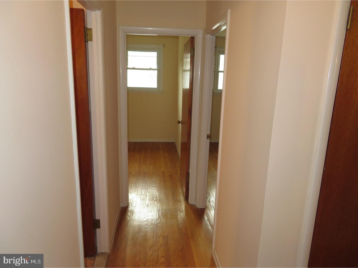 12003 Sewell Road Philadelphia, PA 19116 - Photo 3 of 20 Hallway