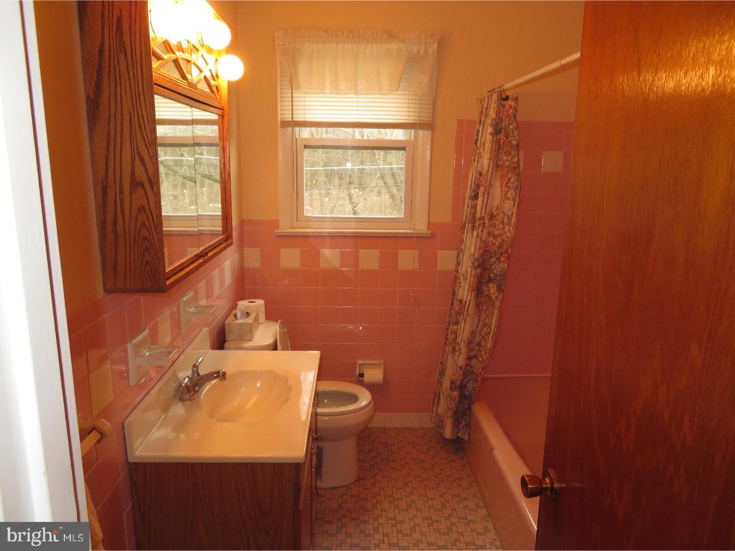 12003 Sewell Road Philadelphia, PA 19116 - Photo 7 of 20 Bathroom