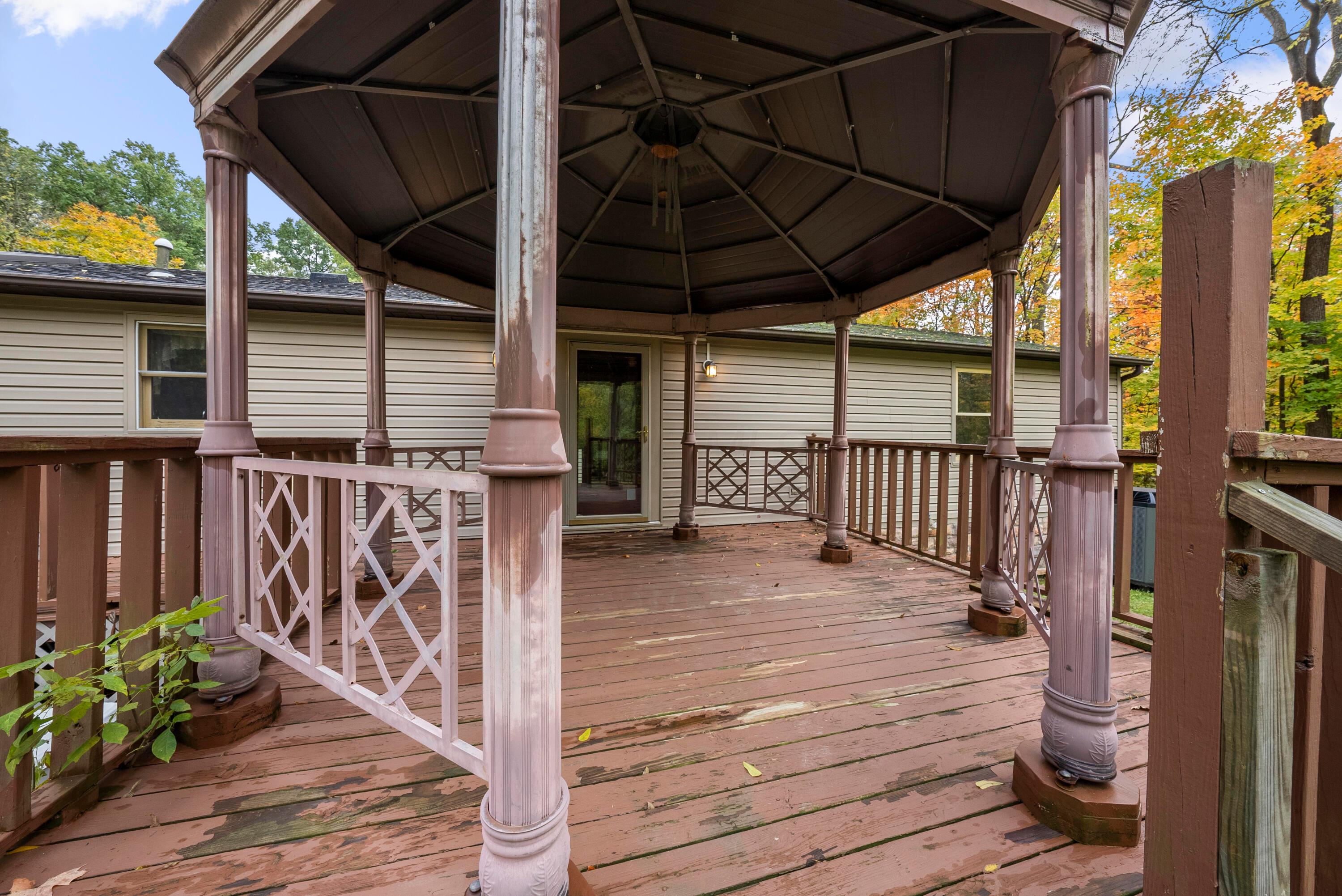 8106 Clouse Road New Albany, OH 43054 - Photo 36 of 47 Deck
