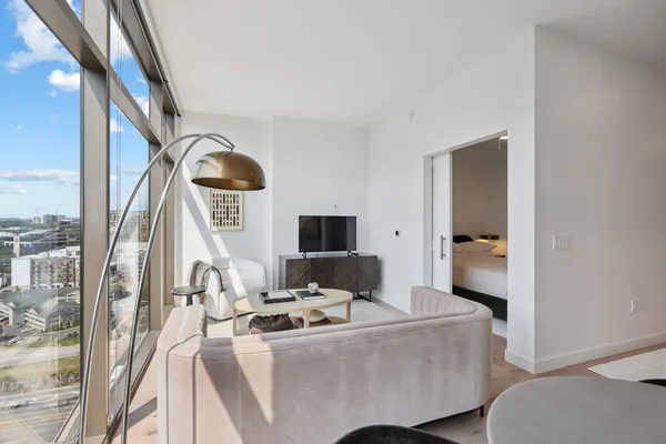 $2,995 | 1212 Demonbreun Street, Unit 1904, Nashville, TN 37203