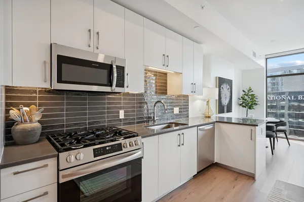 $2,995 | 1212 Demonbreun Street, Unit 1904, Nashville, TN 37203