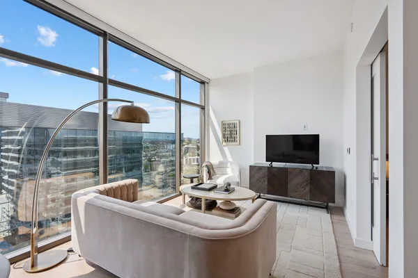 $2,995 | 1212 Demonbreun Street, Unit 1904, Nashville, TN 37203