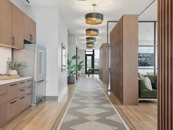 $2,995 | 1212 Demonbreun Street, Unit 1904, Nashville, TN 37203