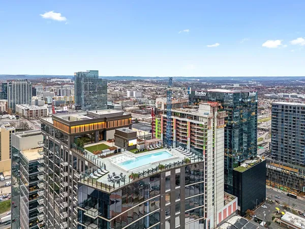 $2,995 | 1212 Demonbreun Street, Unit 1904, Nashville, TN 37203