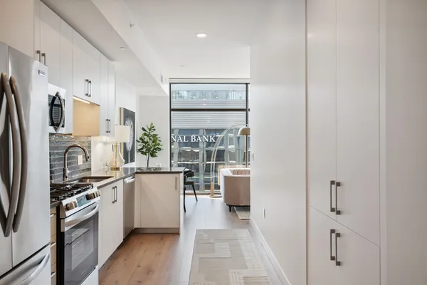 $2,995 | 1212 Demonbreun Street, Unit 1904, Nashville, TN 37203