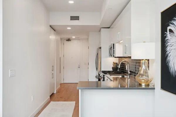 $2,995 | 1212 Demonbreun Street, Unit 1904, Nashville, TN 37203