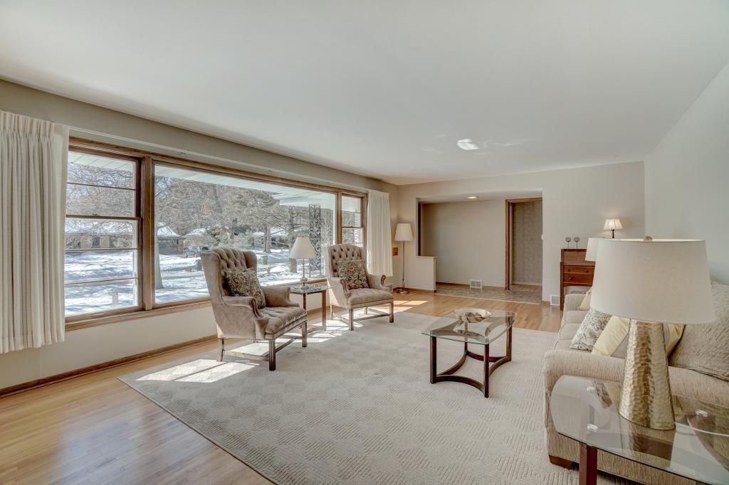 1649 Ridgewood Lane South Roseville, MN 55113 - Photo 3 of 24 Gallery Image 3