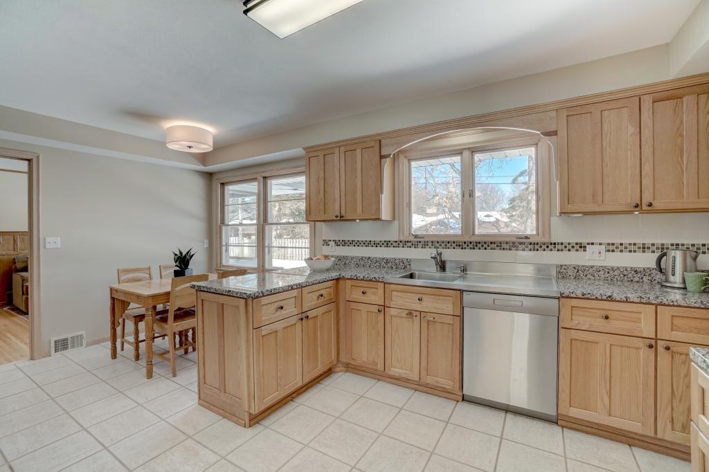 1649 Ridgewood Lane South Roseville, MN 55113 - Photo 7 of 24 Gallery Image 7