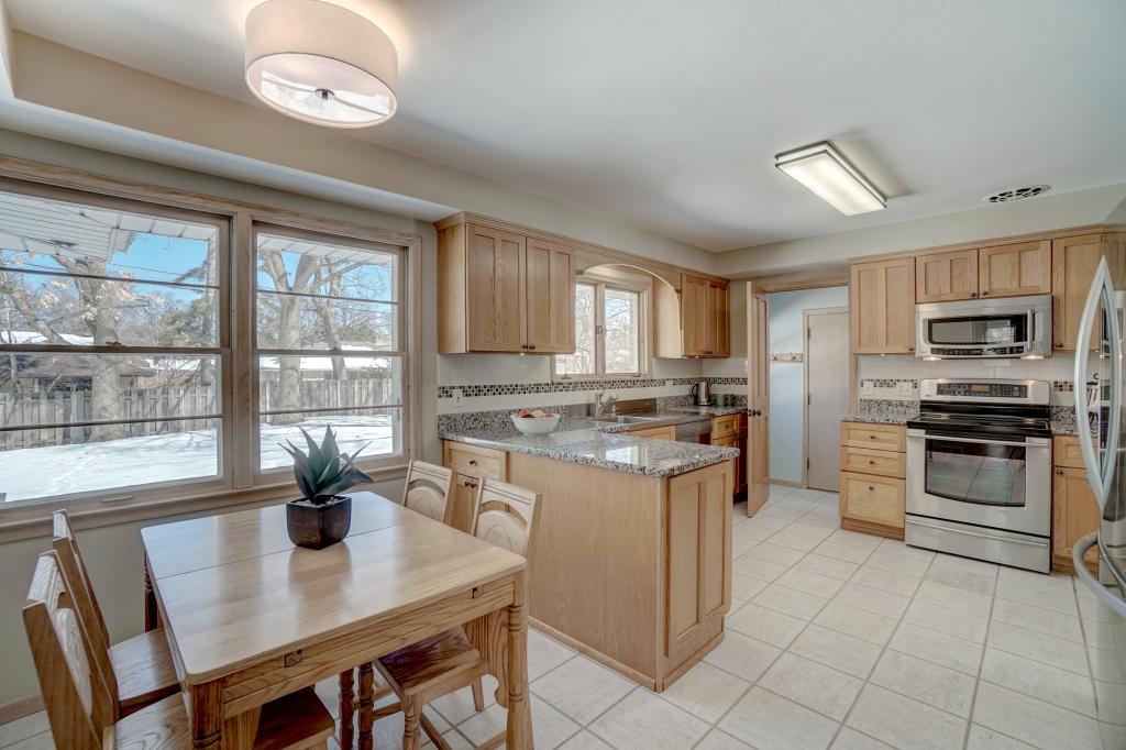 1649 Ridgewood Lane South Roseville, MN 55113 - Photo 10 of 24 Gallery Image 10