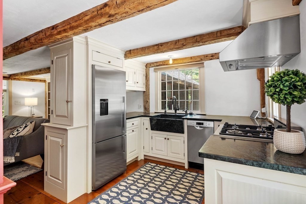 36 East Street Hingham, MA 02043 - Photo 5 of 37