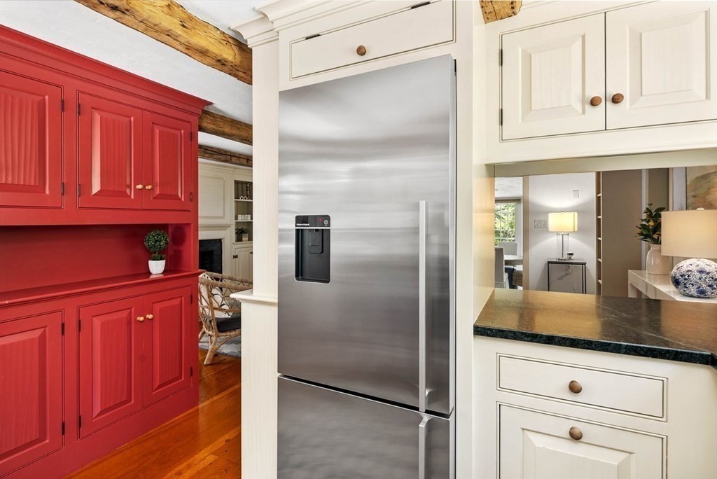 36 East Street Hingham, MA 02043 - Photo 6 of 37