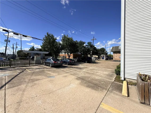 $1,000 | 2201 Houma Boulevard, Unit 108, Metairie, LA 70001