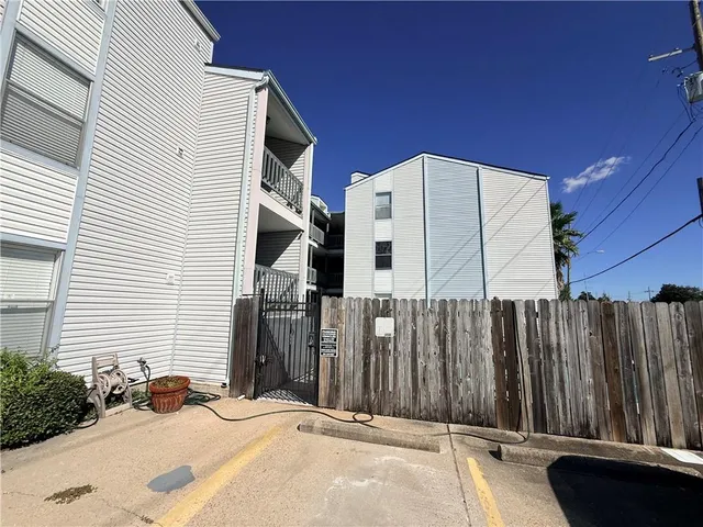 $1,000 | 2201 Houma Boulevard, Unit 108, Metairie, LA 70001