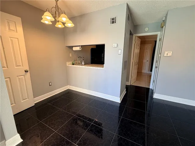 $1,000 | 2201 Houma Boulevard, Unit 108, Metairie, LA 70001
