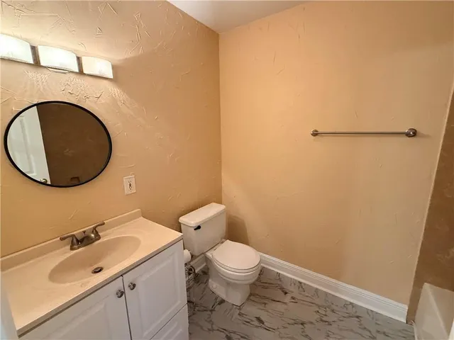 $1,000 | 2201 Houma Boulevard, Unit 108, Metairie, LA 70001