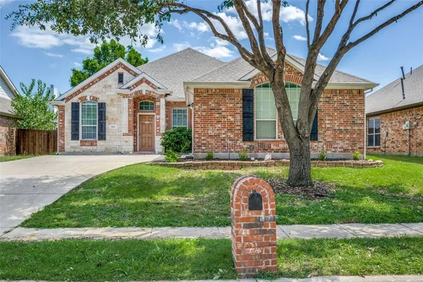 $2,600 | 303 Ravenna Road, Lake Dallas, TX 75065