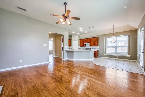 $2,600 | 303 Ravenna Road, Lake Dallas, TX 75065