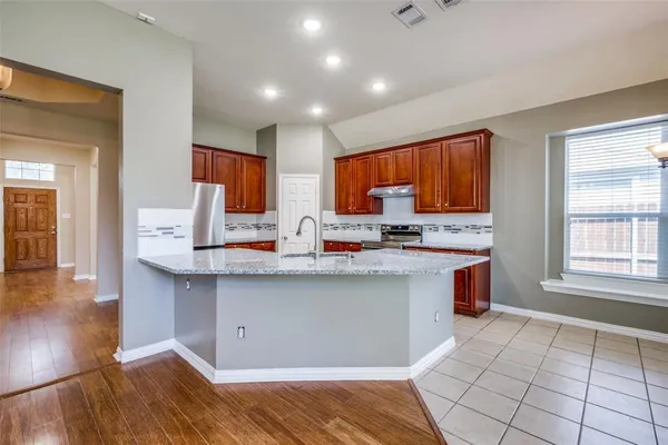 $2,600 | 303 Ravenna Road, Lake Dallas, TX 75065