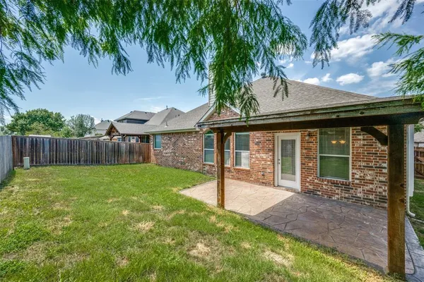 $2,600 | 303 Ravenna Road, Lake Dallas, TX 75065