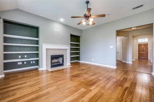 $2,600 | 303 Ravenna Road, Lake Dallas, TX 75065
