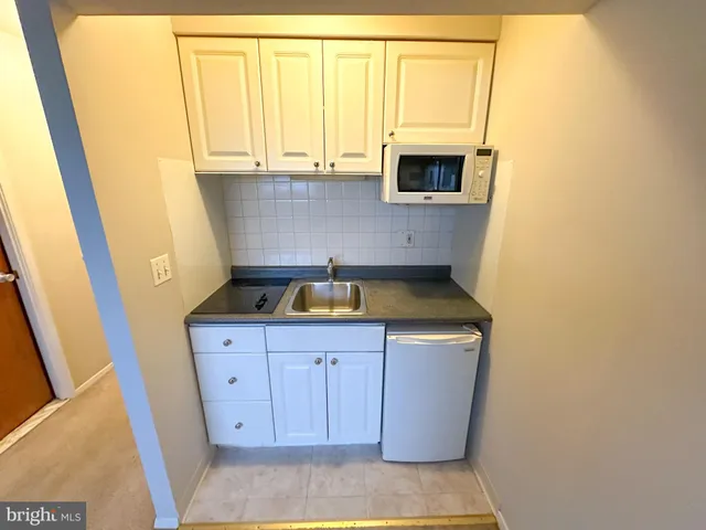 $825 | 4300 Pearson Avenue, Unit 32, Philadelphia, PA 19114