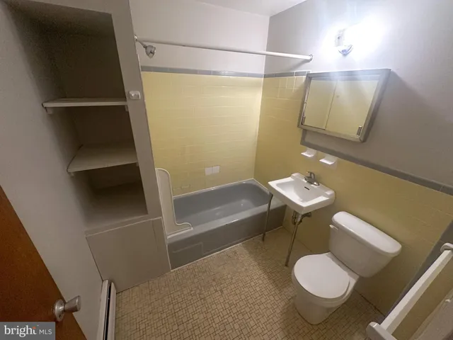 $825 | 4300 Pearson Avenue, Unit 32, Philadelphia, PA 19114