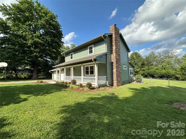 $475,000 | 8 Wedgewood Drive, Mills River, NC 28759