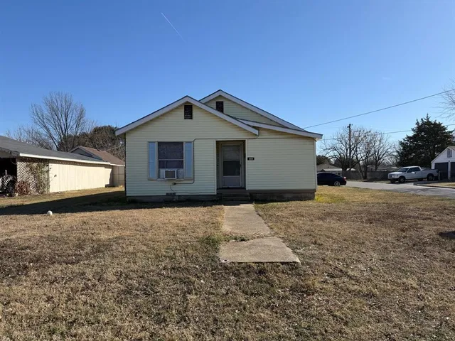 $160,000 | 636 South Center Street, Grand Prairie, TX 75051