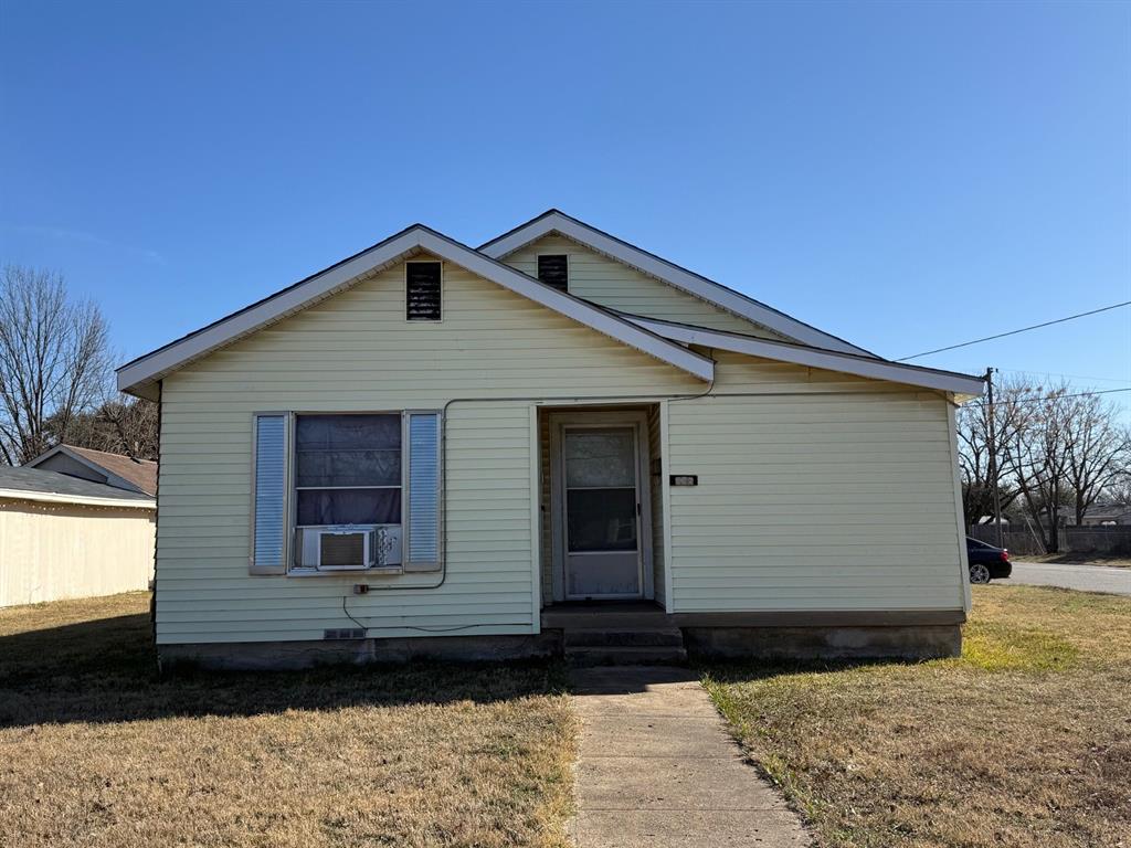 636 South Center Street Grand Prairie, TX 75051 - Photo 2 of 29