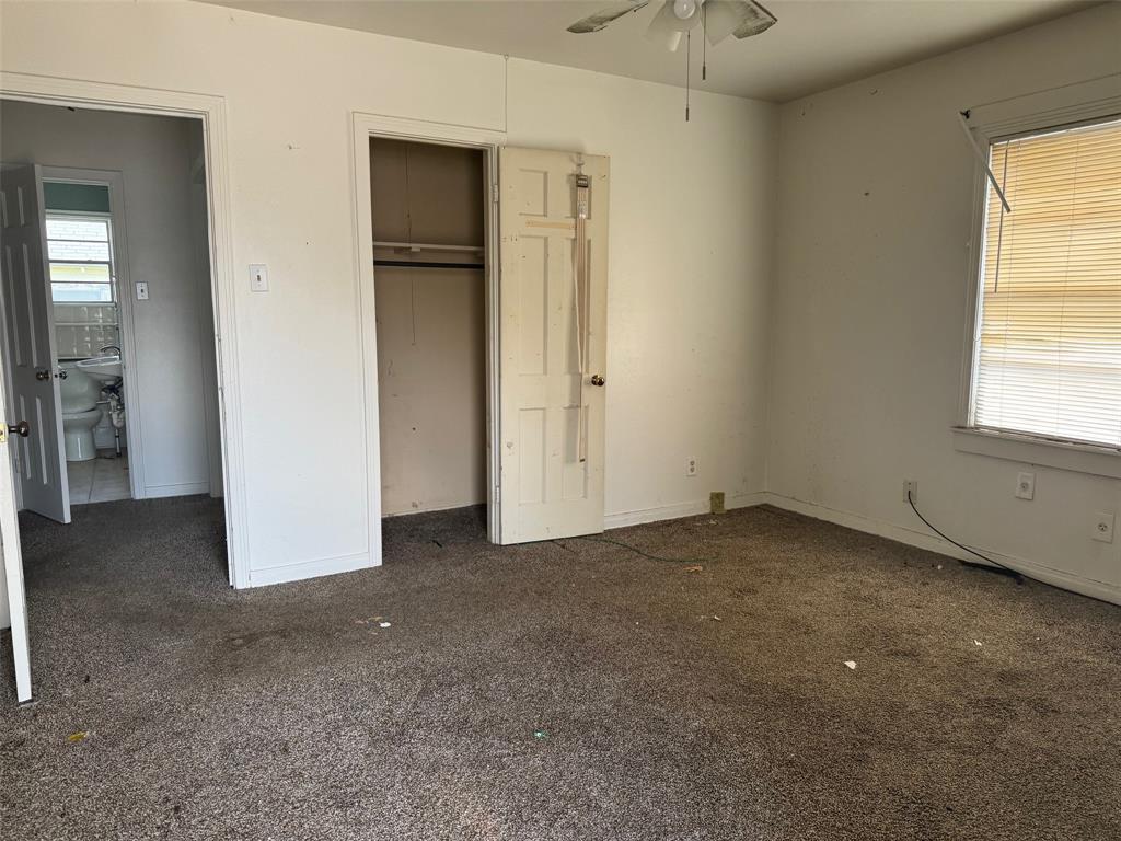 636 South Center Street Grand Prairie, TX 75051 - Photo 21 of 29 Primary Bedroom