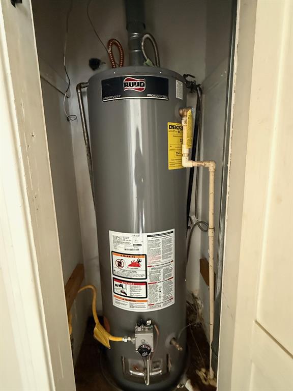 636 South Center Street Grand Prairie, TX 75051 - Photo 24 of 29 Water heater