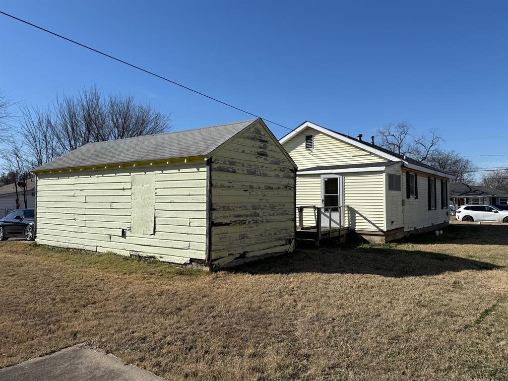 636 South Center Street Grand Prairie, TX 75051 - Photo 27 of 29