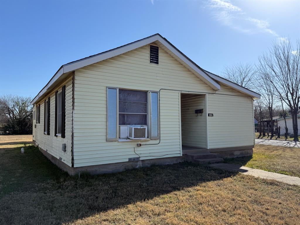 636 South Center Street Grand Prairie, TX 75051 - Photo 3 of 29