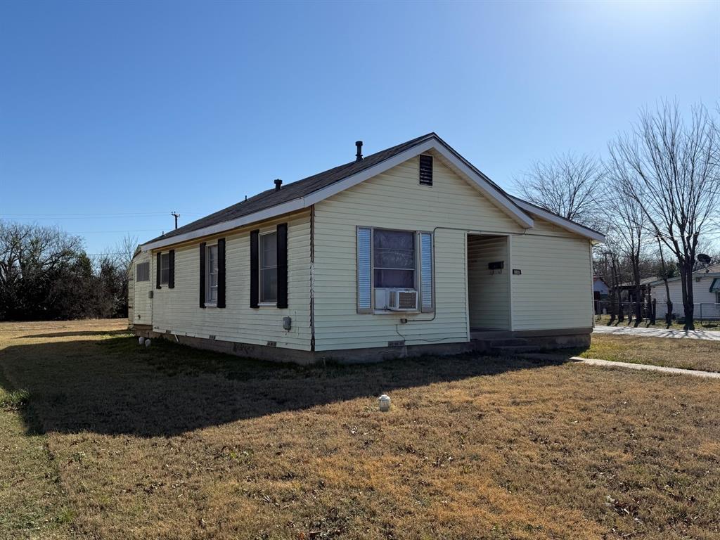 636 South Center Street Grand Prairie, TX 75051 - Photo 4 of 29